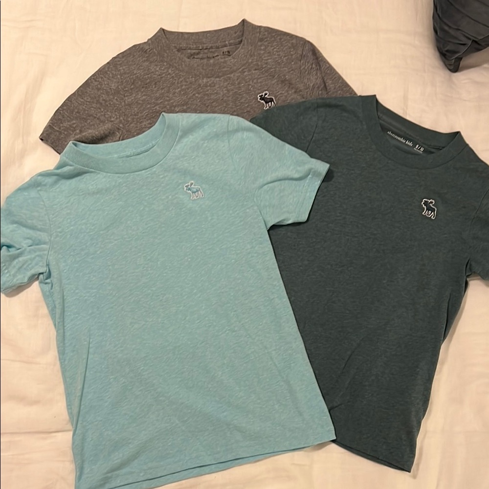 Abercrombie Kids 3 short sleeve t-shirts, size 9/10